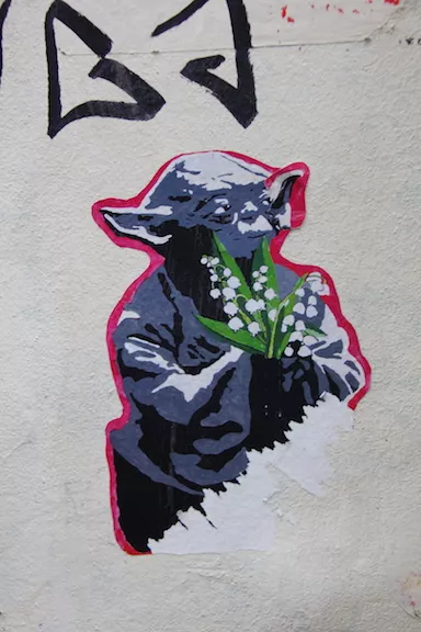 FR Paris paste Star Wars Yoda