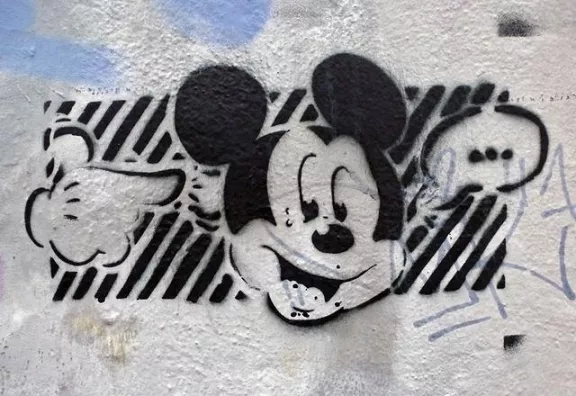 DE Hamburg Mickey Mouse shooting self