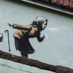 Banksy UK Bristol woman sneezing ph zmerkh