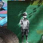 tona child with hat