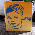 DE Hamburg crank a child