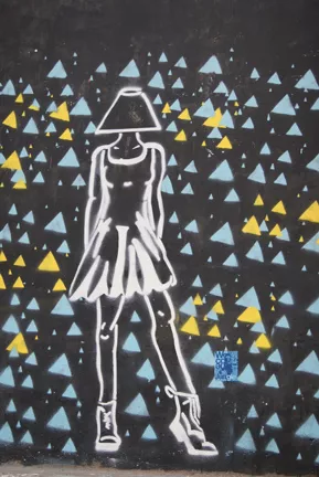 AR Buenos Aires fem in short dress