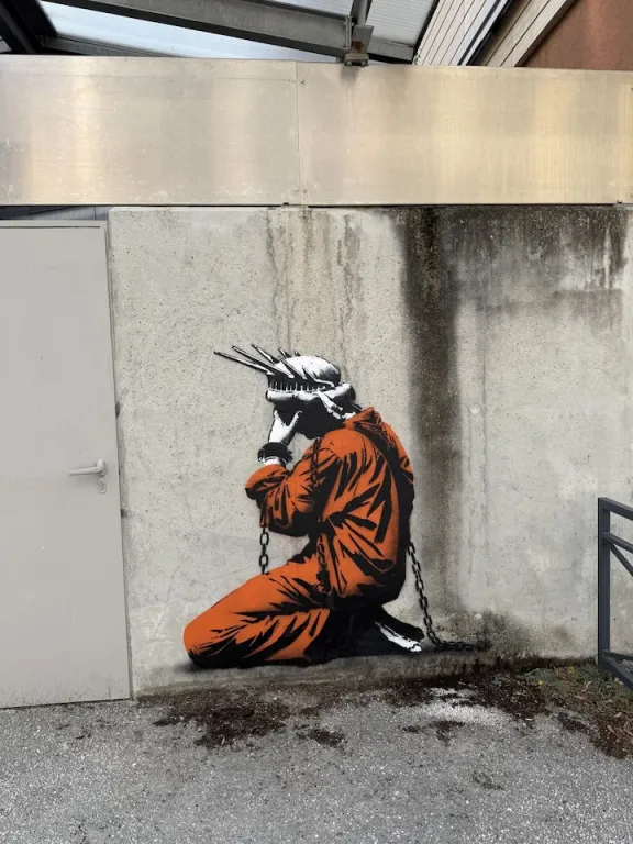 FR Grenoble Imprisoned Liberty ph BulkyDifference8505
