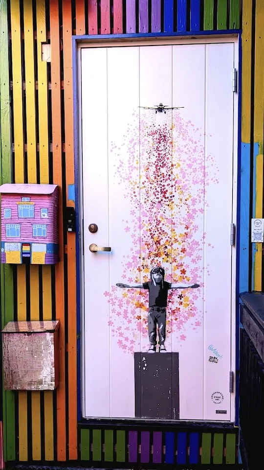 NO Stavanger flying in flowers ph Purgatori Chaos