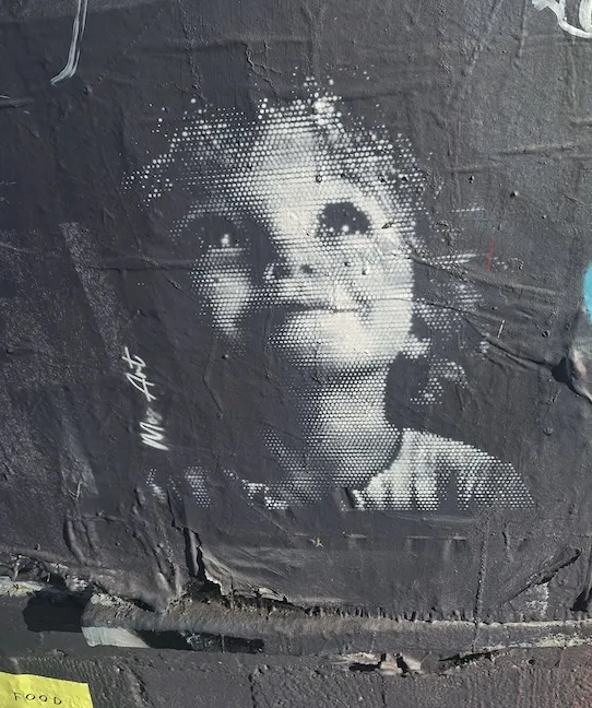 SF Mission Mos Art child looking up ph Amanda