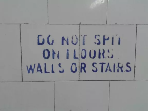AU Melbroune do not spit