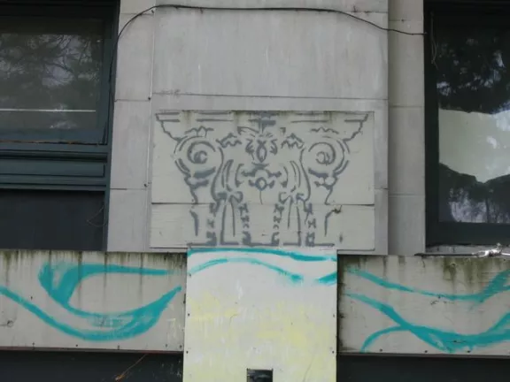 CA Vancouver Column Capital