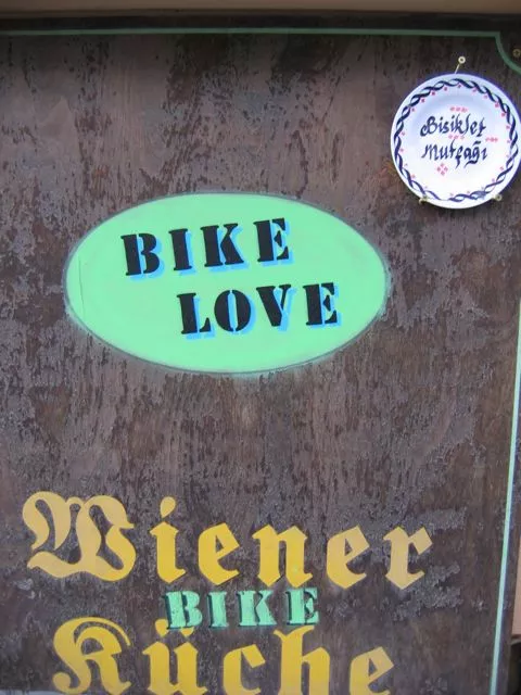 AT Vienna bike love