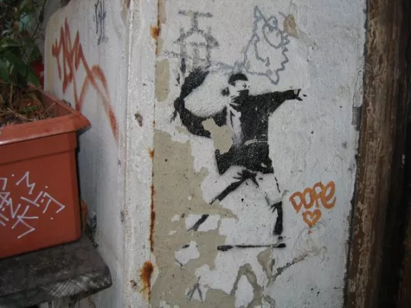 Banksy Berlin throwing flowers