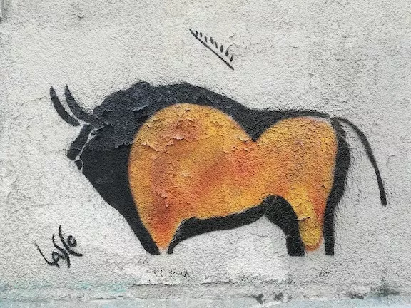 Lasco FR Paris Horned animal 02