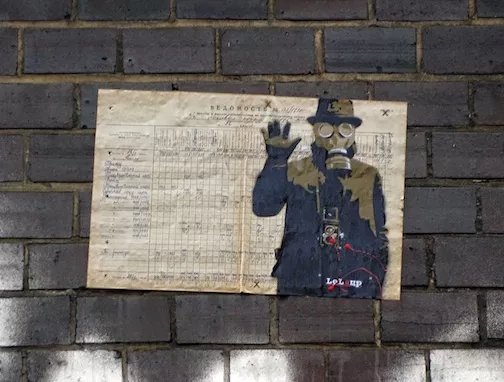 Le Loup Hamburg camera waving paste