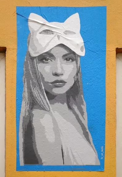 Liz Art Berlin white cat mask