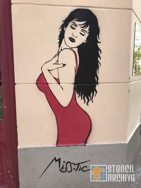 Miss.Tic FR Paris Butte aux Cailles red dress