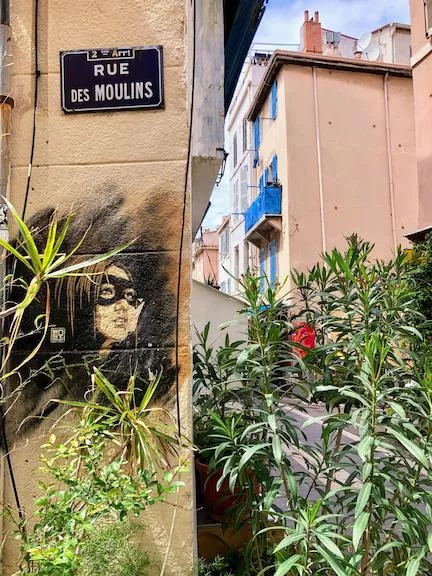 RNST FR Marseille with mask