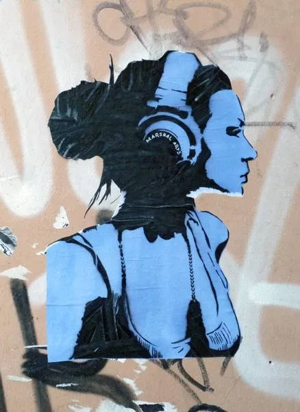 Marshal Arts Hamburg woman headphones