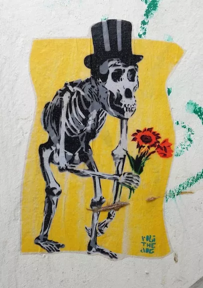 robi the dog skeleton w. flowers