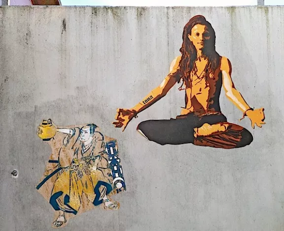 tona Hamburg DE meditating