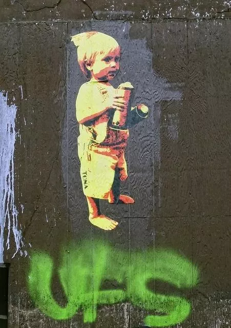 tona Hamburg child spraying