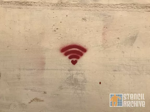 FR Paris Le Marais heart wifi symbol