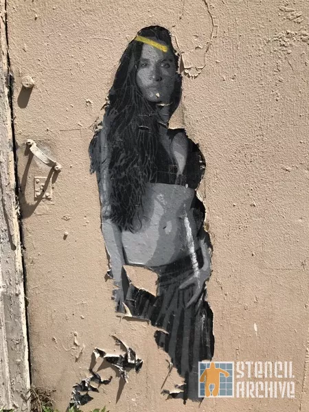 FR Paris Belleville female paste up