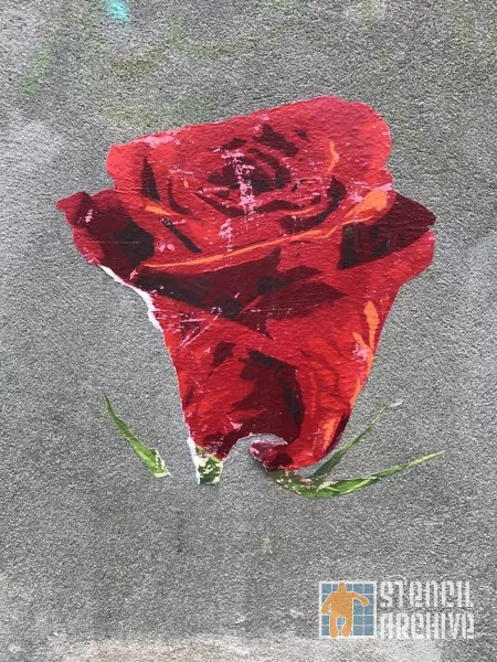 FR Paris Butte Aux Cailles rose paste up