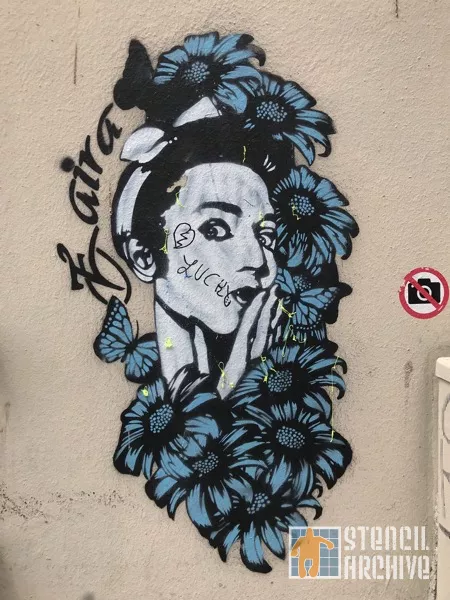 FR Paris Butte aux Cailles Faira female and flowers