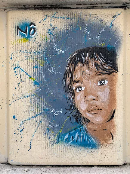 NÔ FR Paris child ph T Staale for BSA