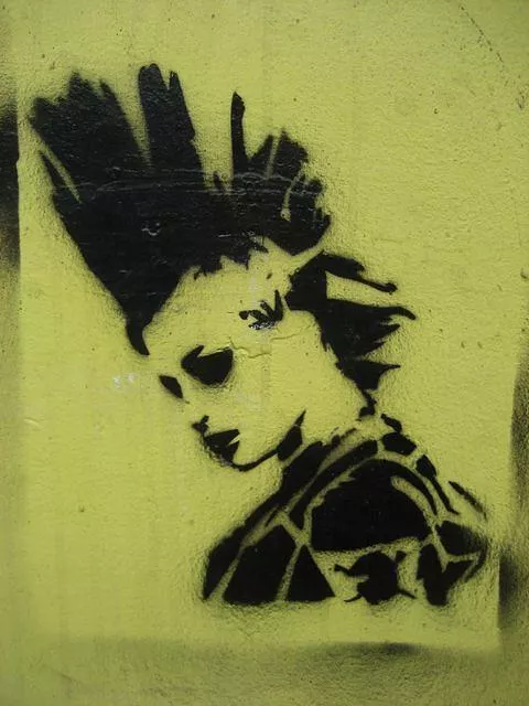 FR Paris fem punk mohawk