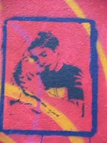 FR Paris caress