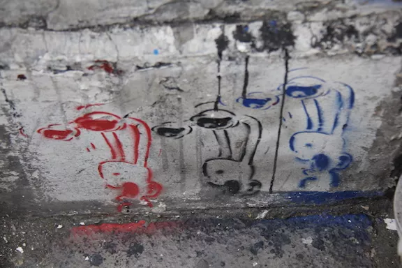 FR Paris bug-eyed alien