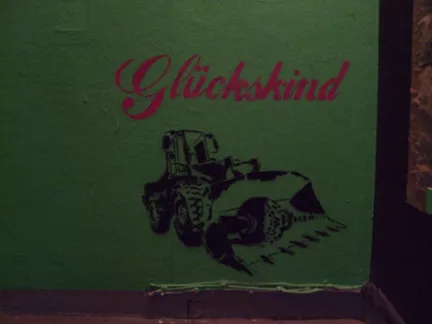 DE Berlin Biennale 7 gluckskind