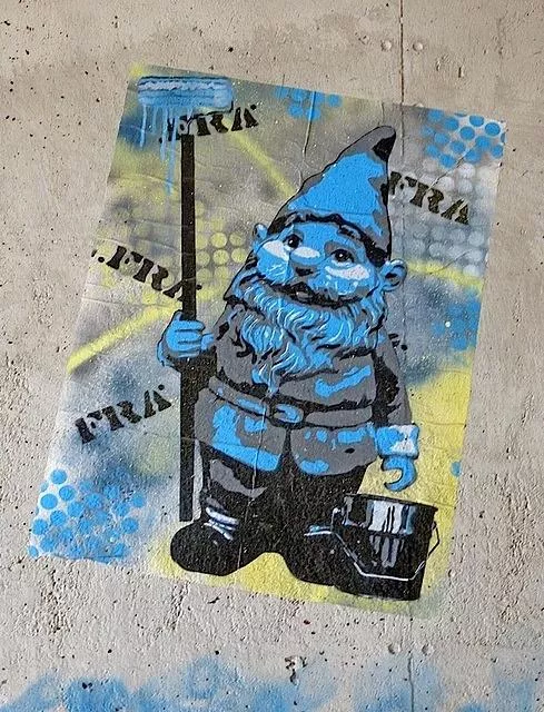 DE Berlin FRA gnome with roller paste up