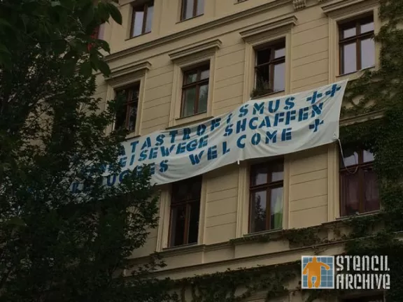 DE Berlin Refugees Welcome banner
