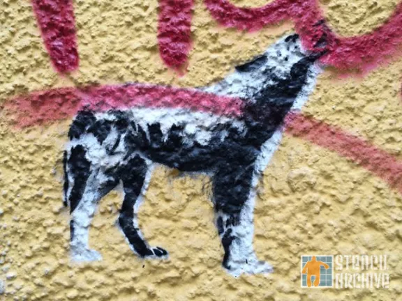 DE Berlin howling wolf