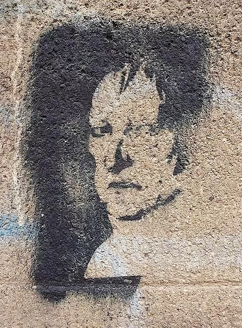 DE Berlin portrat of man looking left