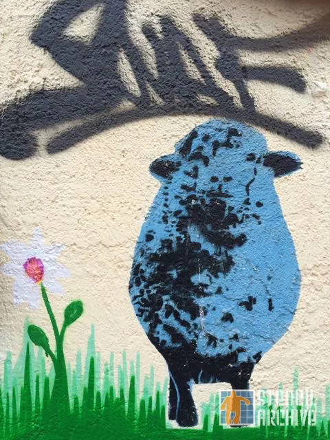 DE Berlin sheep and flower
