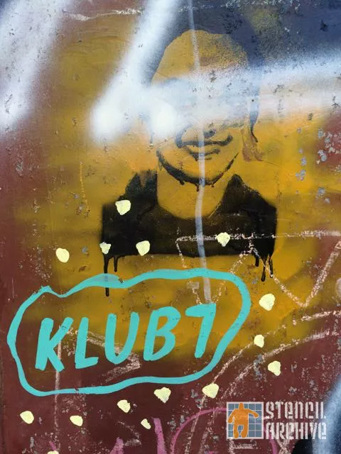 DE Berlin smiling 02