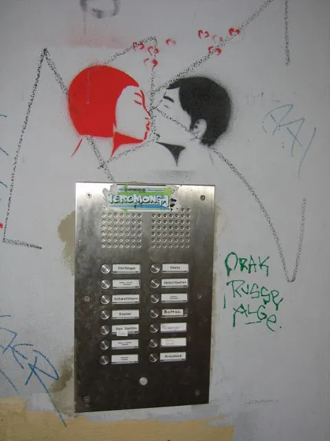 DE Berlin kissing
