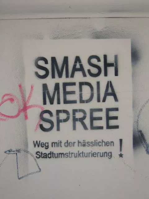 DE Berlin smash media spree