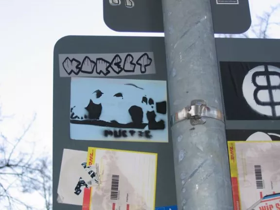 DE Berlin dog sticker
