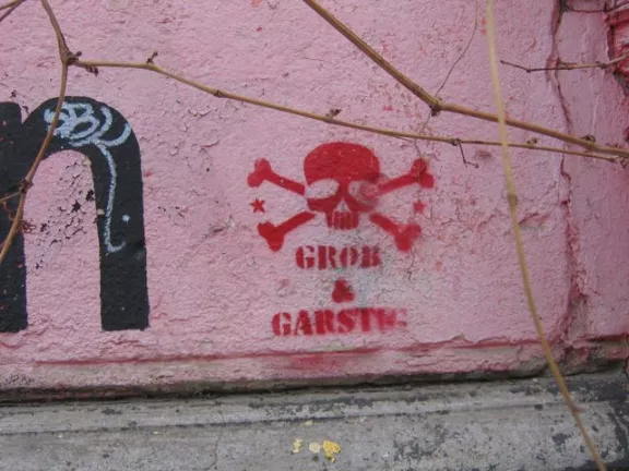 DE Berlin skull and crossbones