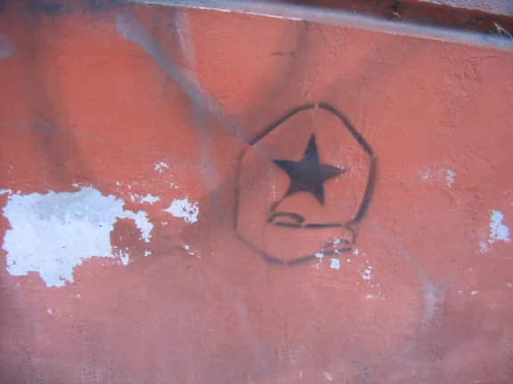 DE Berlin fist black star