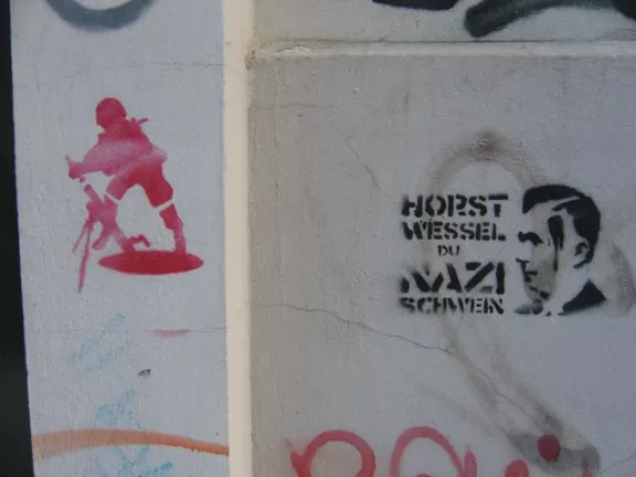 DE Berlin mortar toy solder