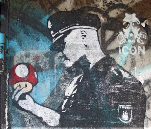 DE Berlin ICON Police Toad