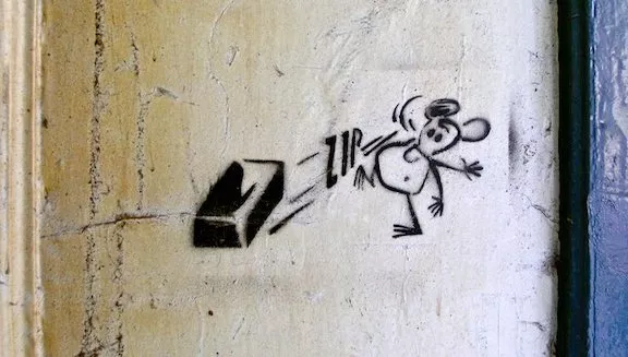 DE Hamburg Ignatz throws brick
