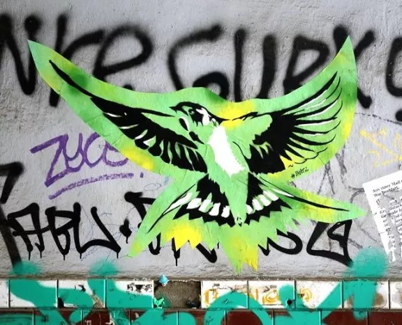 DE Hamburg PANT2 bird wheatpaste