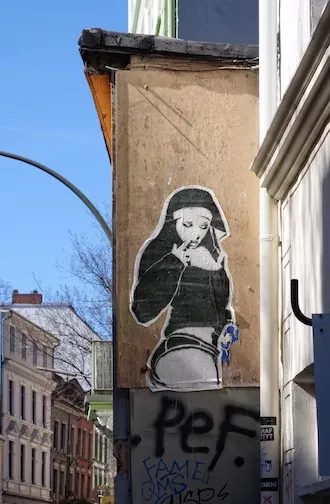 DE Hamburg hot nun wheatpaste