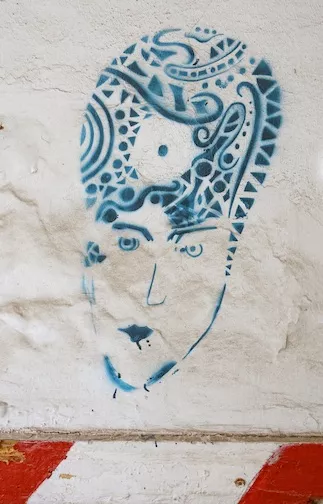DE Hamburg long funky forehead