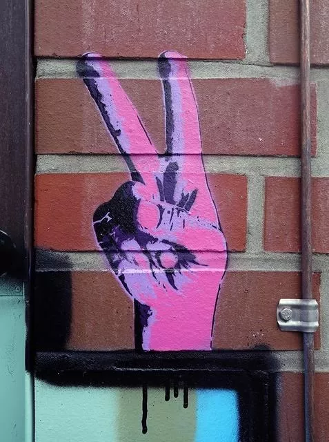 DE Hamburg peace sign