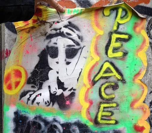 DE Hamburg peace sign